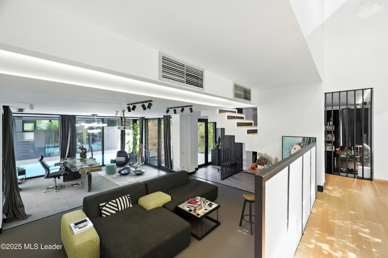 Buftea, 344 mp totali, vila flight house,
